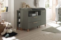 Oli-LE23 von Mäusbacher - Babyzimmer-Kombischrank grün matt lackiert
